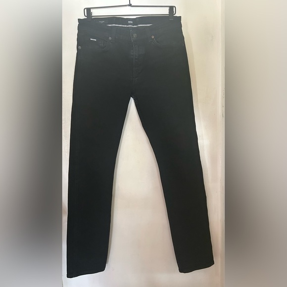 HUGO BOSS Mens Black Jeans Size 30/32
Hugo Boss Men's Black Jeans - Picture 2 of 13